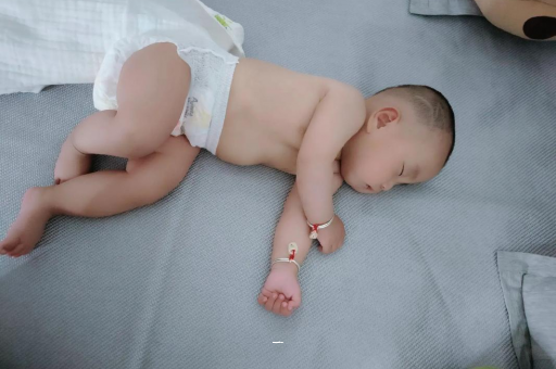 哈尔滨宝宝胳膊上起红疙瘩